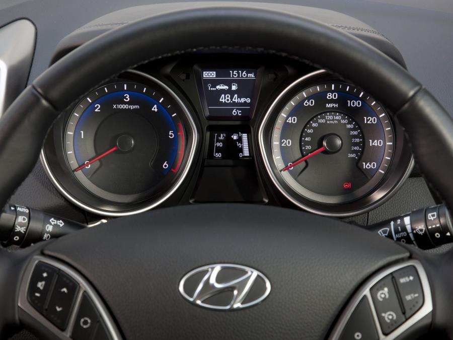  Hyundai i30 3-Door 2013 года  (UK) (фото 12 из 16)